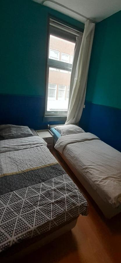 Charlotte, Not For Parties, Not A Hotel, With Shared Bathroom, No Kitchen Frühstückspension *