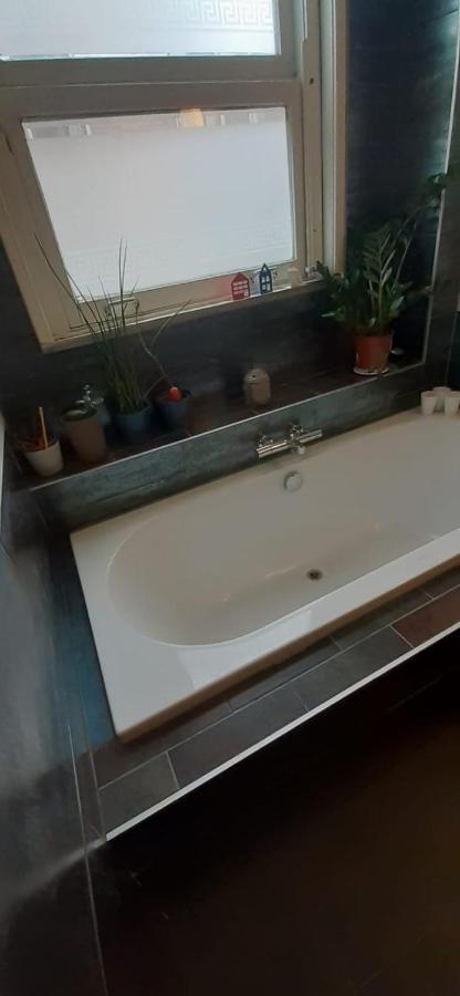Couette-café Charlotte, Not For Parties, Not A Hotel, With Shared Bathroom, No Kitchen *