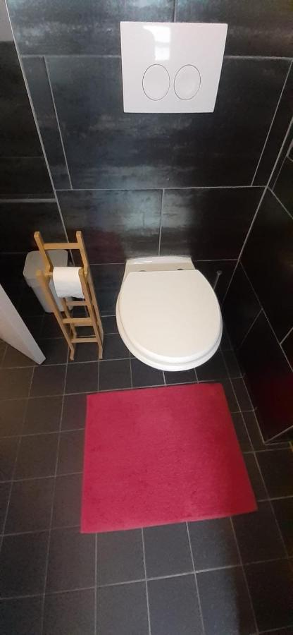 Couette-café Charlotte, Not For Parties, Not A Hotel, With Shared Bathroom, No Kitchen