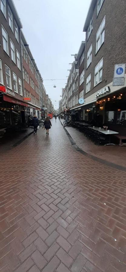 Charlotte, Not For Parties, Not A Hotel, With Shared Bathroom, No Kitchen Couette-café *