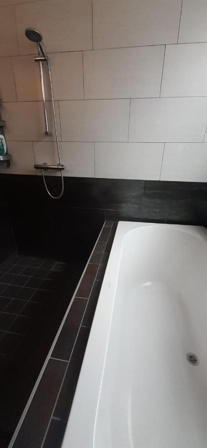 Frühstückspension Charlotte, Not For Parties, Not A Hotel, With Shared Bathroom, No Kitchen Amsterdam
