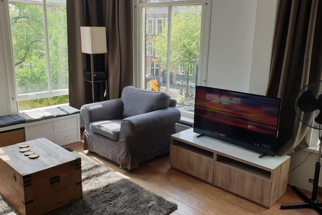 - Bright, Canal-side, Central, Renovated 1br Appartement *