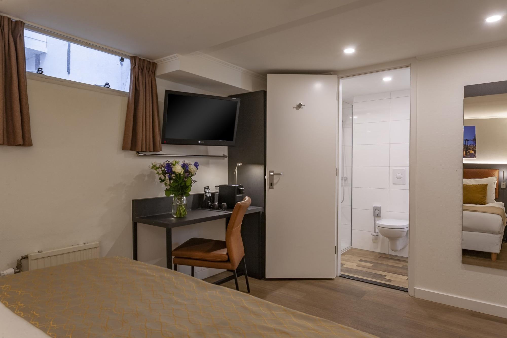 Avenue Hotel