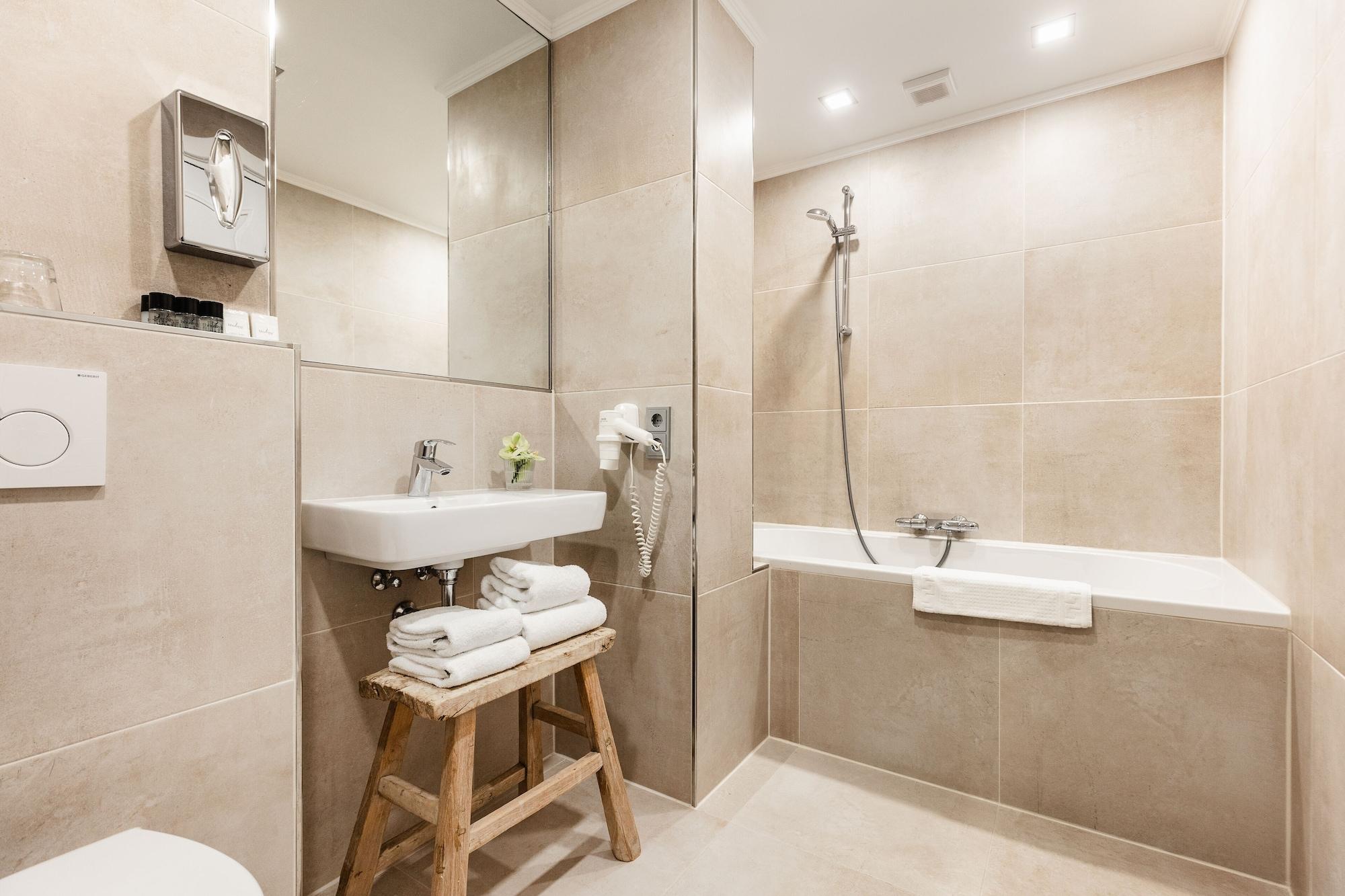 The Delphi - Townhouse 4*