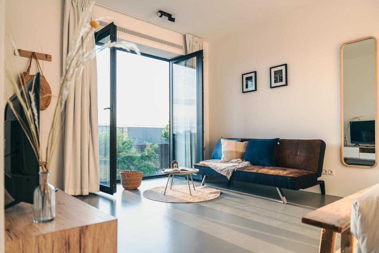 Sail 2025 View! Boutique - North Riverside *
