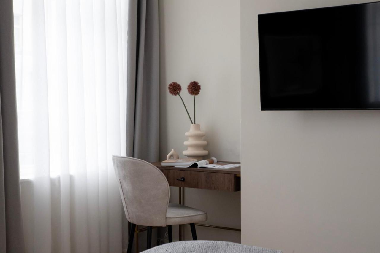 Bob W Oosterpark Aparthotel 4*