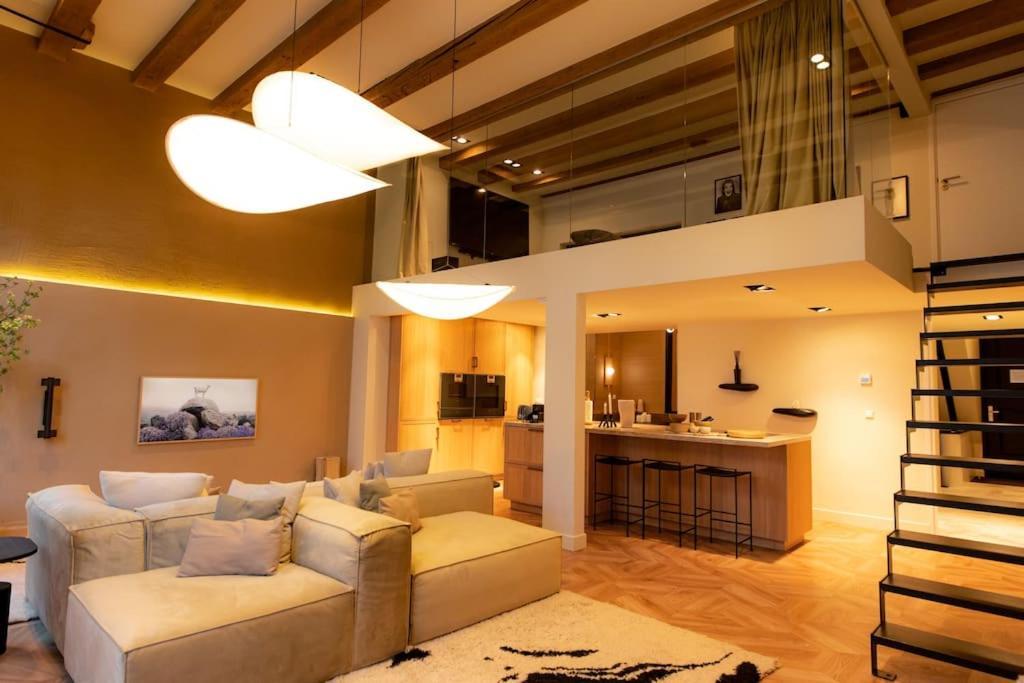 Newly Renovated Luxurious 200 Sqm Loft In Centre Amsterdam
