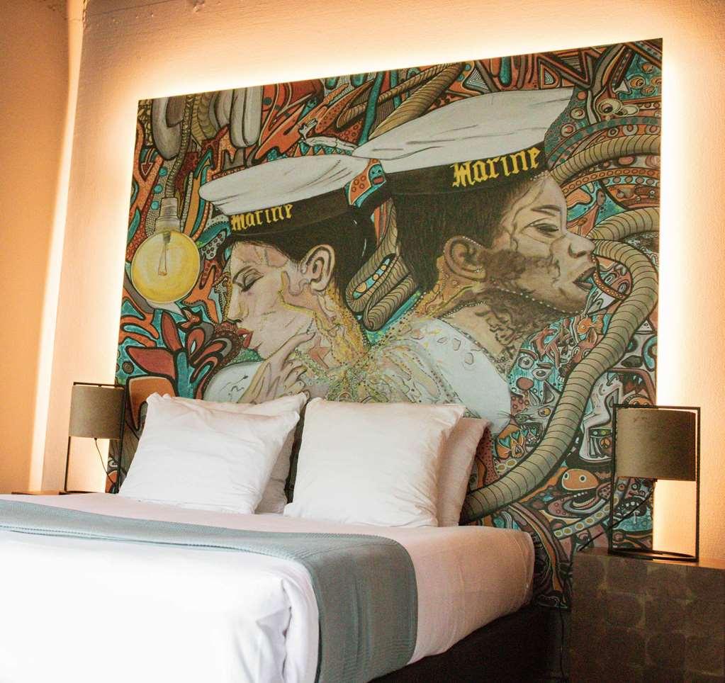 Hotel Rooms25