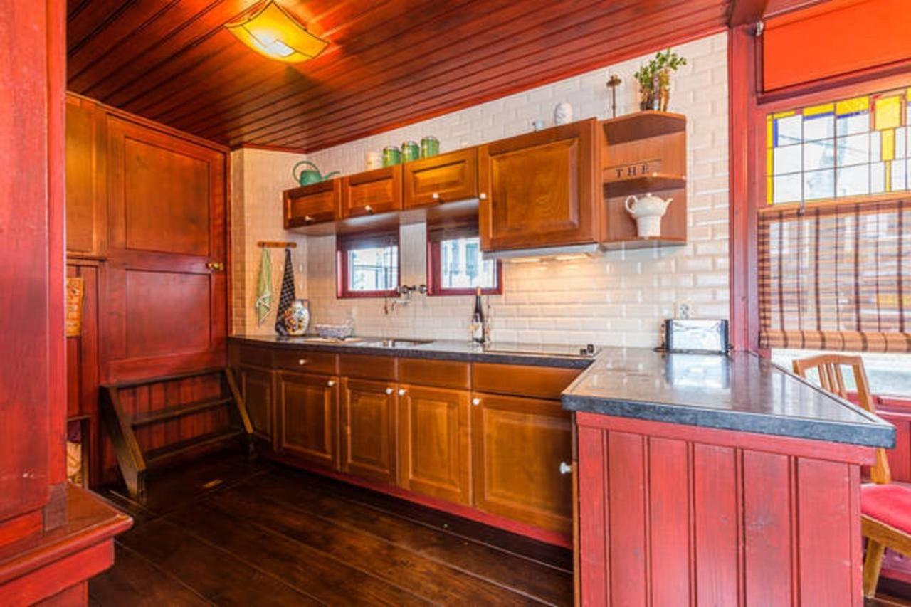 Houseboat Amstel River Studio Hotel en barco