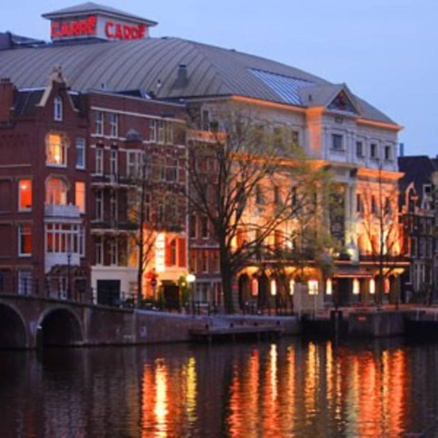 Tiny Houseboat On The Amstel River Couette-café Amsterdam