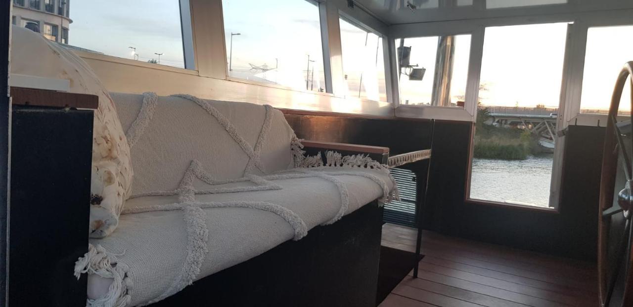 Couette-café Whole Wheelhouse Euphrate Houseboat
