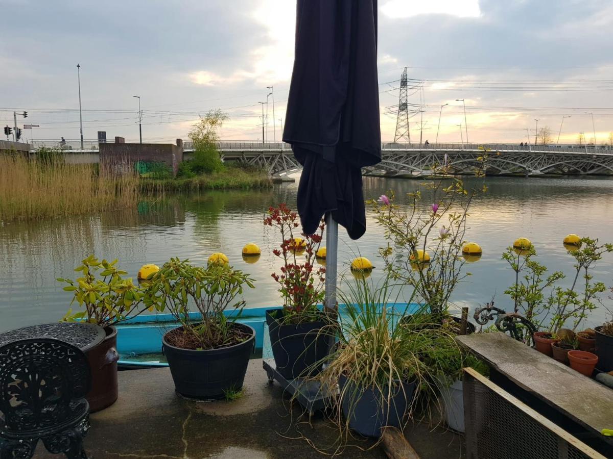 Couette-café Whole Wheelhouse Euphrate Houseboat Amsterdam
