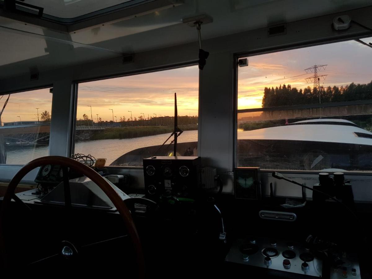 Whole Wheelhouse Euphrate Houseboat *