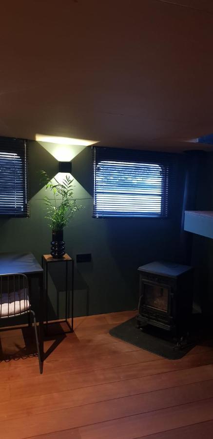 Couette-café Whole Wheelhouse Euphrate Houseboat