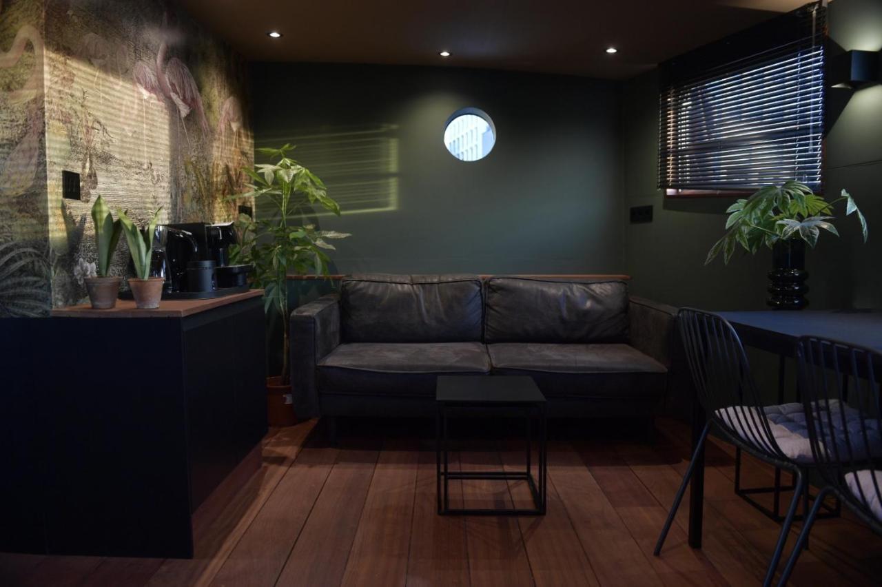 Couette-café Whole Wheelhouse Euphrate Houseboat *