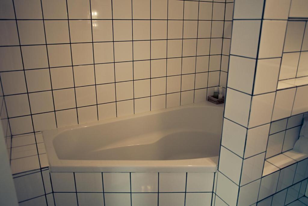 Maison d'hôtes Private Eco Wooden Studio With Bath And Bikes And Garden *