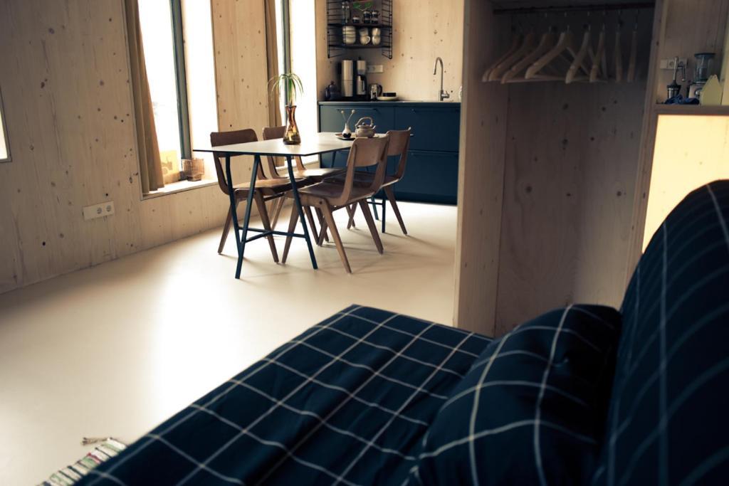 Private Eco Wooden Studio With Bath And Bikes And Garden Maison d'hôtes