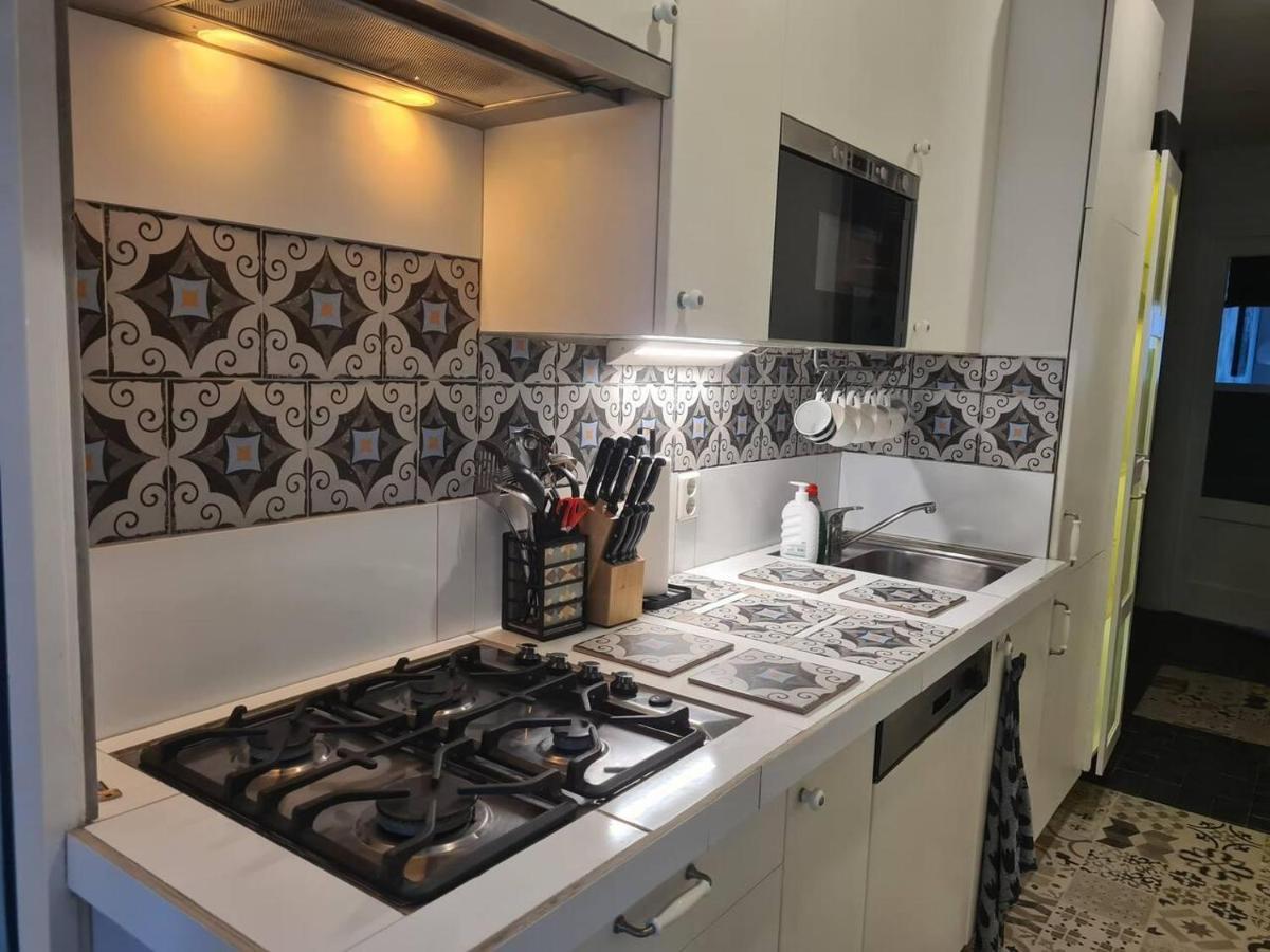 2 Double Bed In Sunny House In West