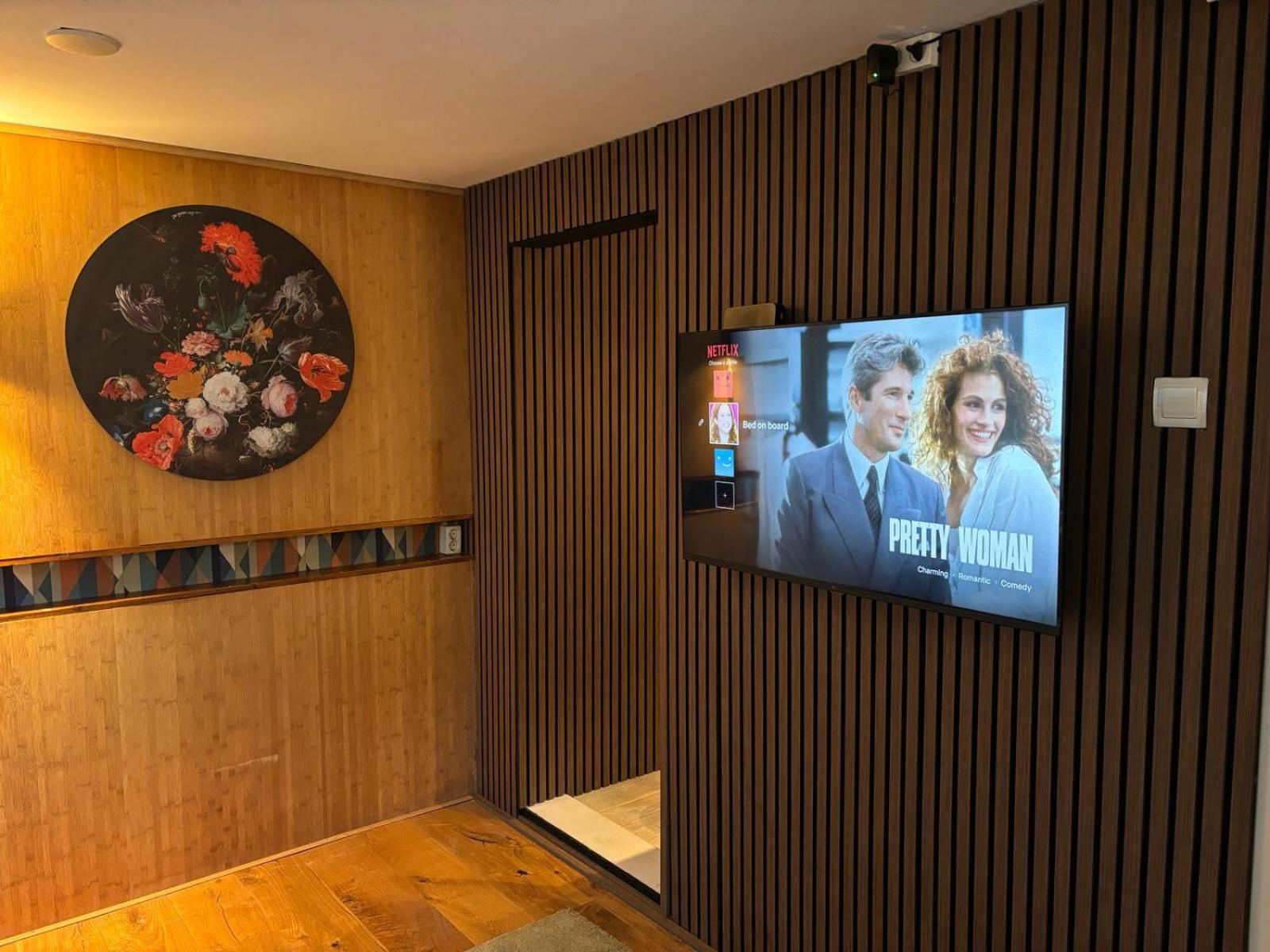 Luxury On Robs Houseboat Special For Couples Amsterdam