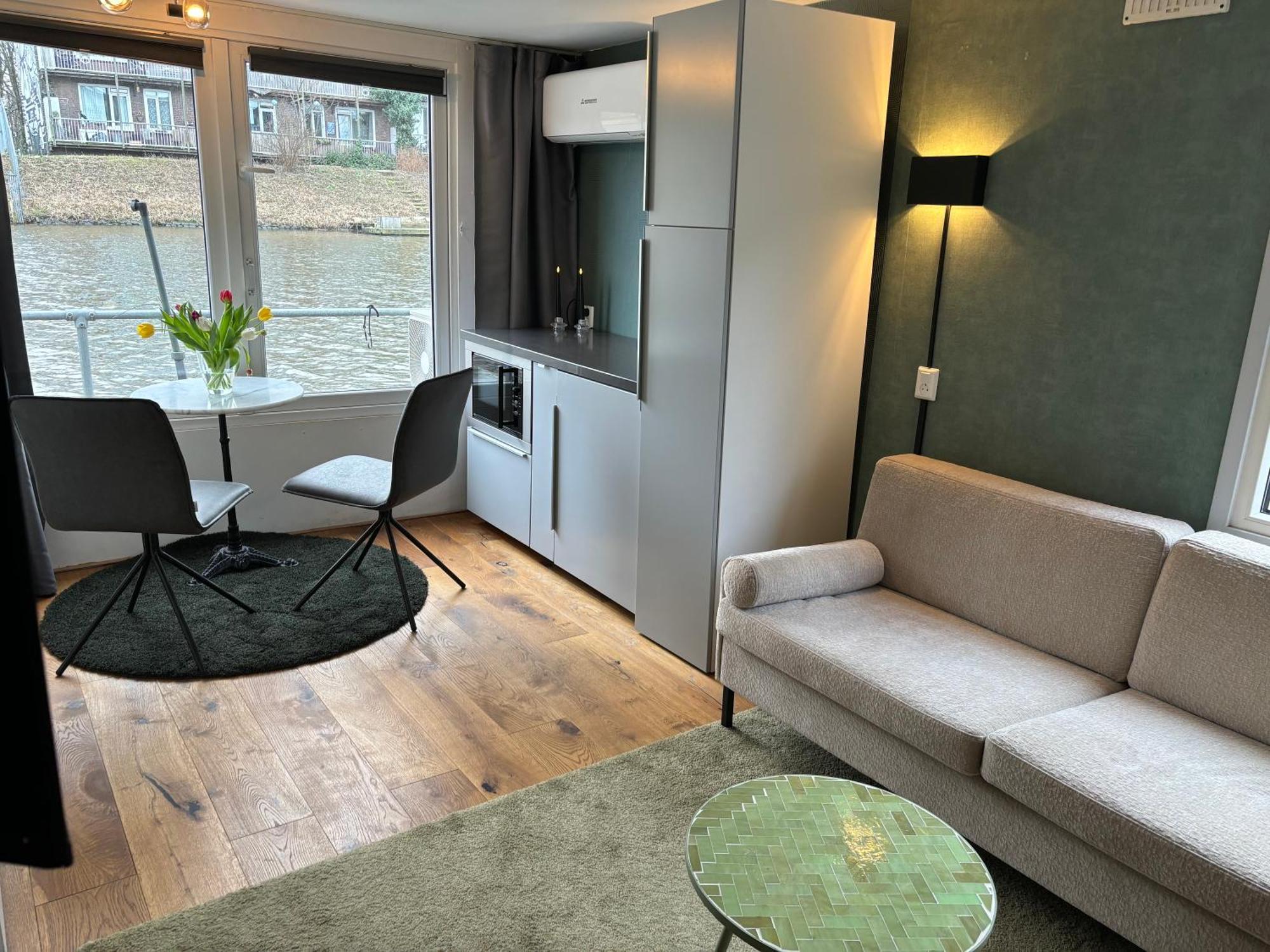 Luxury On Robs Houseboat Special For Couples * Amsterdam