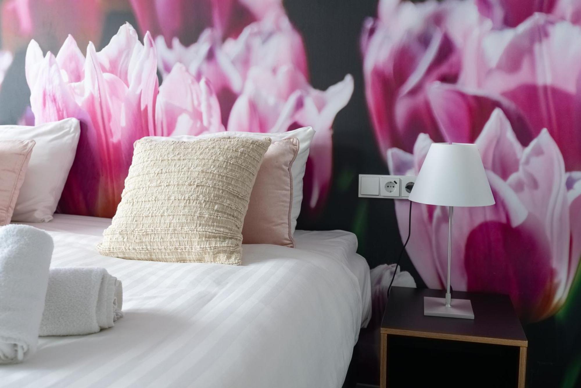 Multatuli Hotel 3*