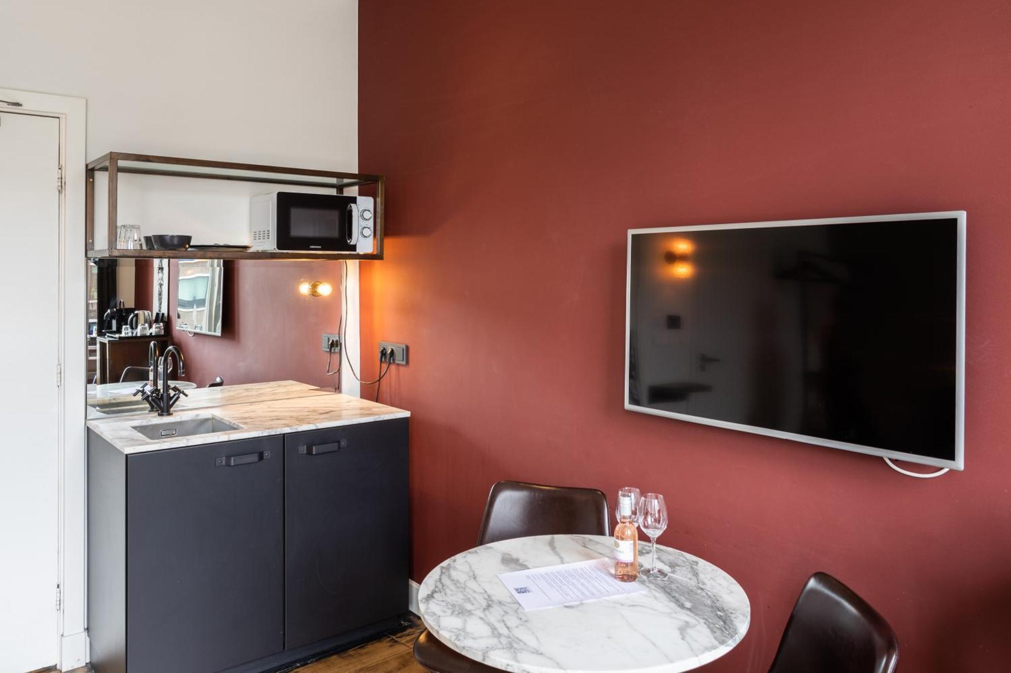 Weber Studio's Hotel 2*
