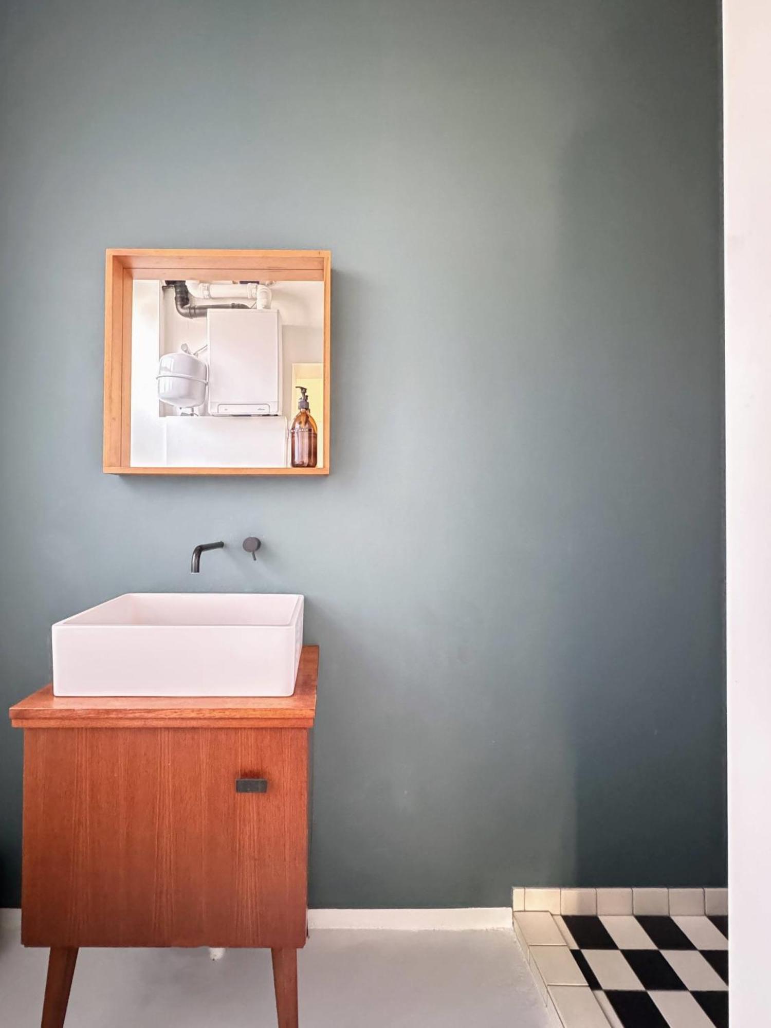 In Former Bathhouse. Free Parking Appartement