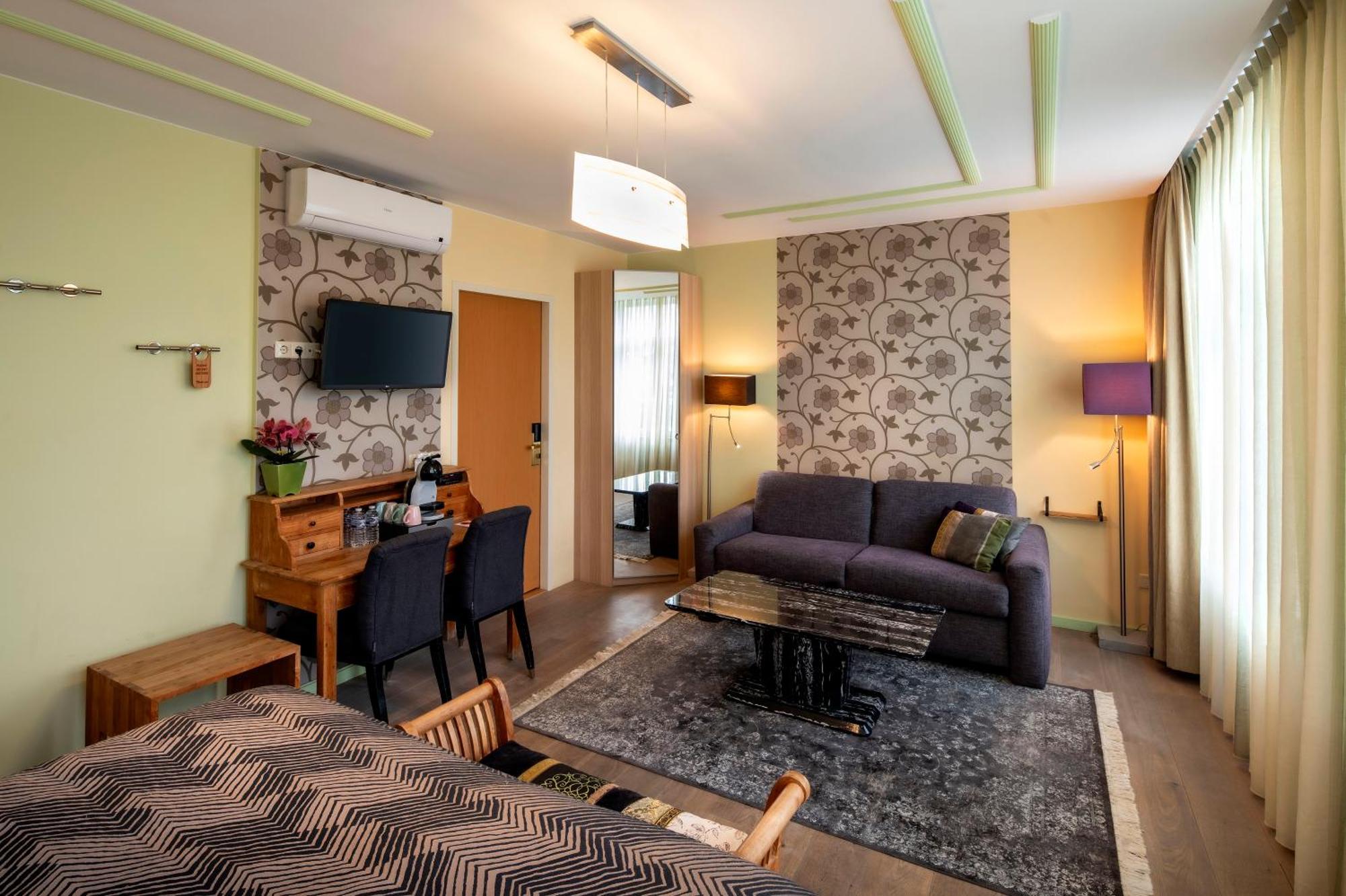 Jupiter Hotel 3*