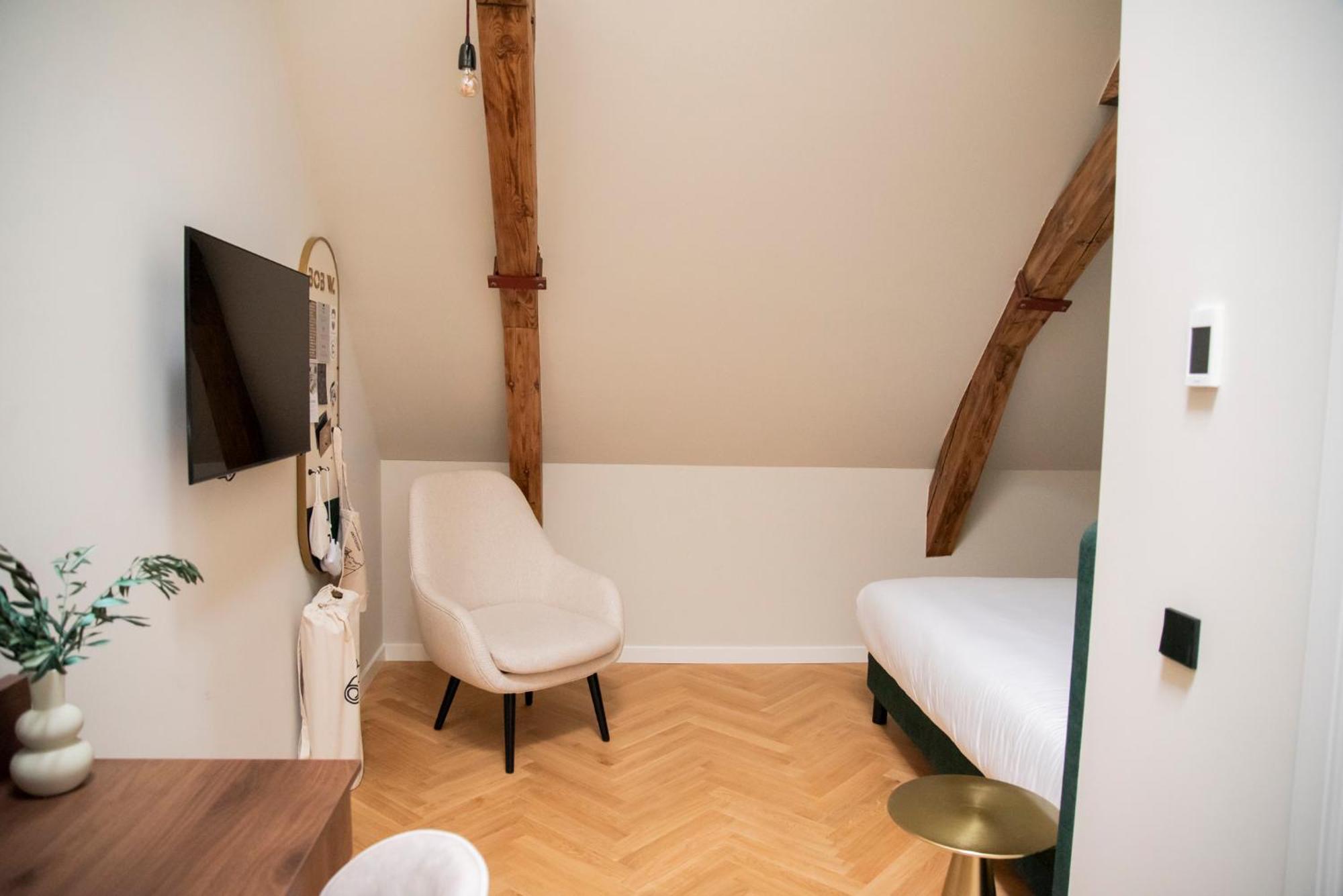 Bob W Oosterpark Aparthotel 4*