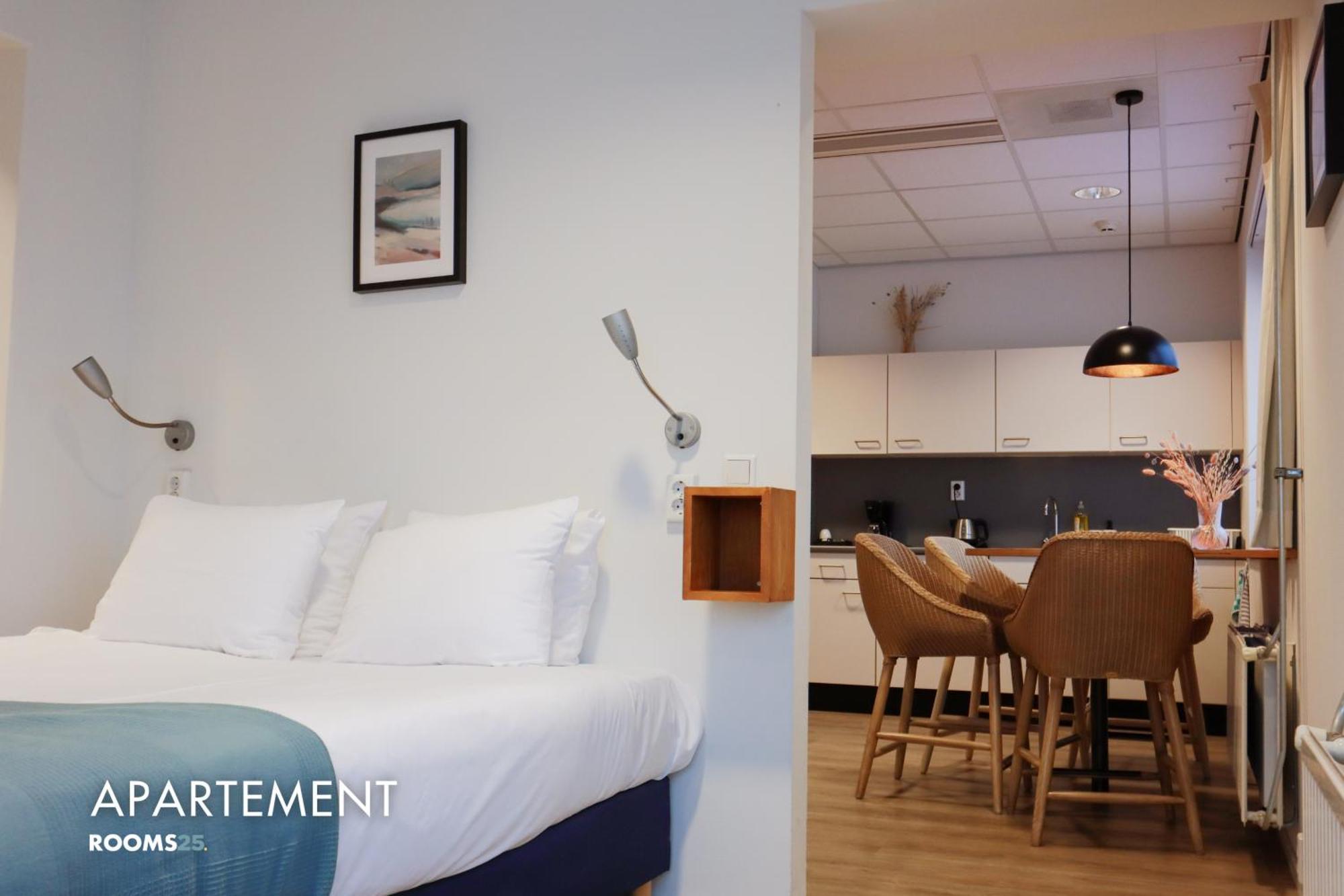 Hotel Rooms25