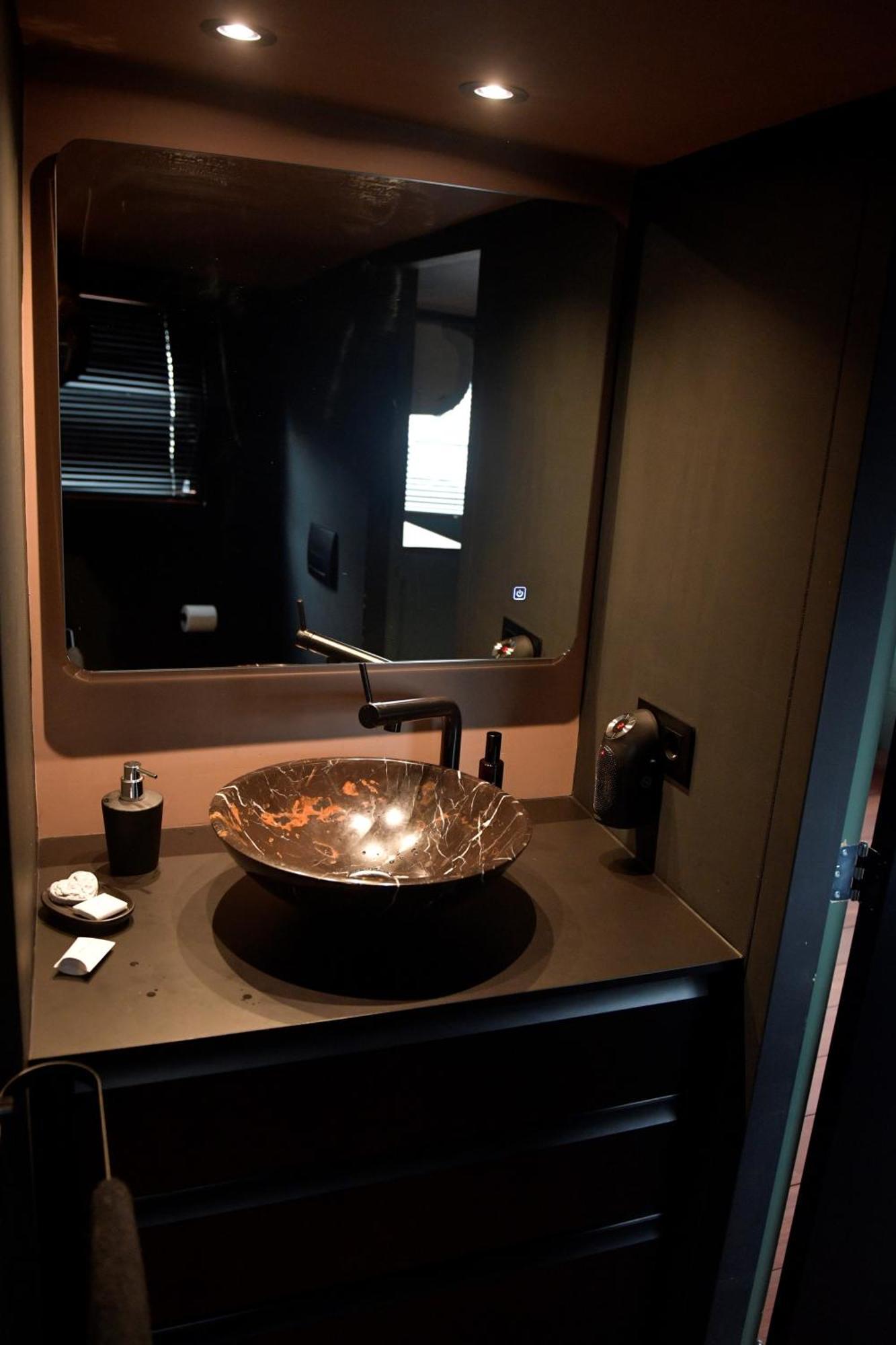Couette-café Whole Wheelhouse Euphrate Houseboat