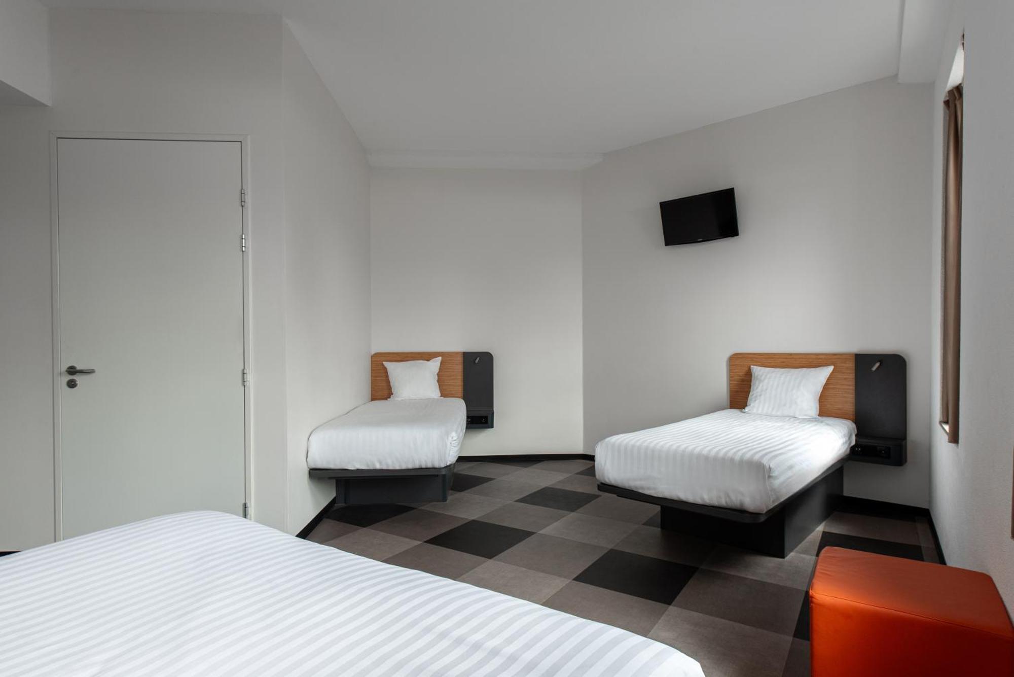 Easyhotel Arena Boulevard Hotel 2*