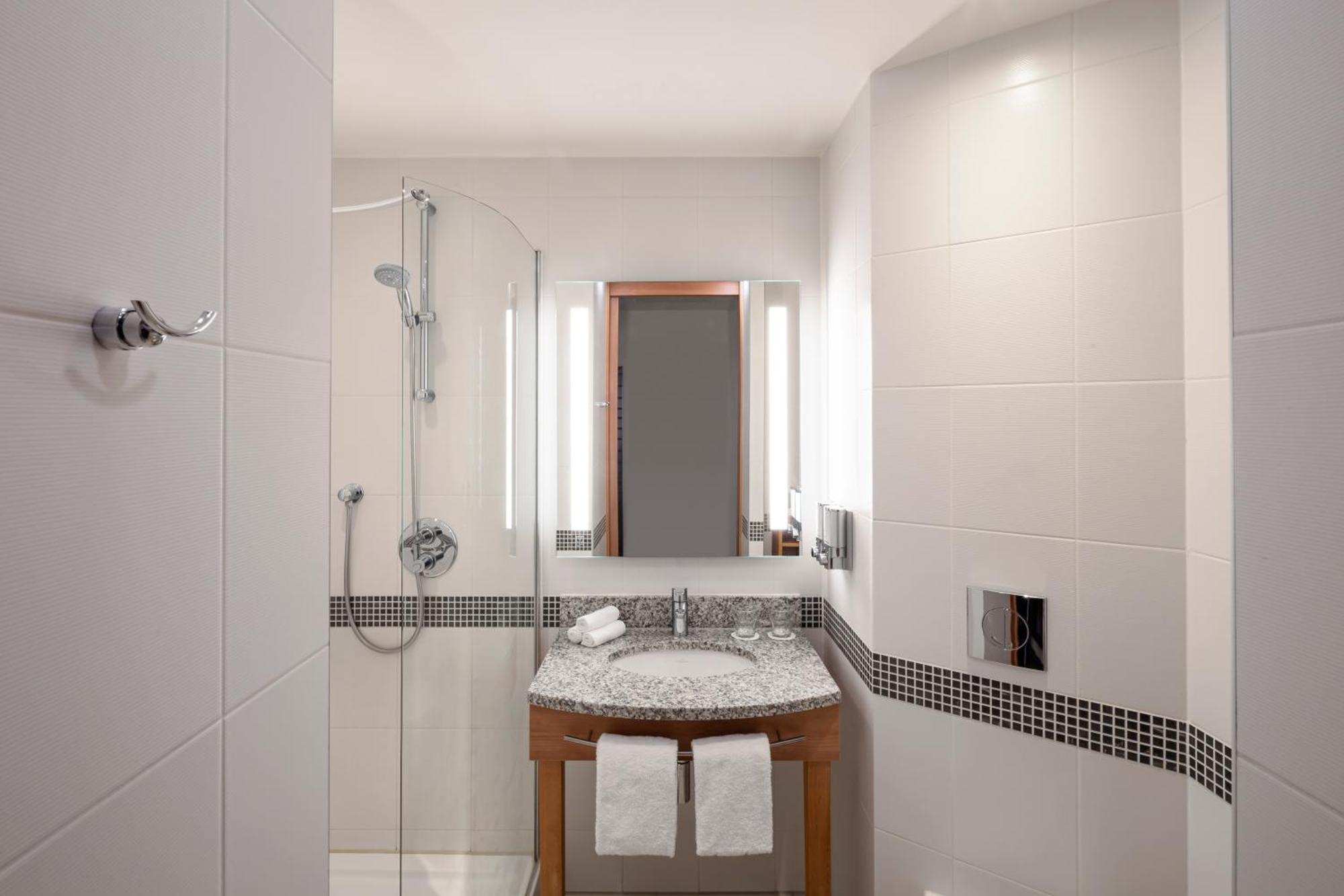Hampton By Hilton / Arena Boulevard 3*
