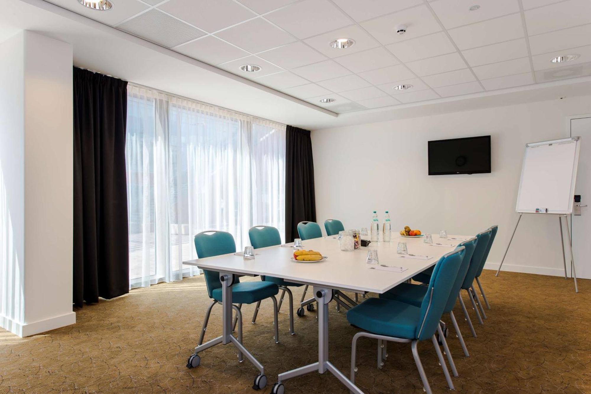 Hotel Hampton By Hilton / Arena Boulevard 3*