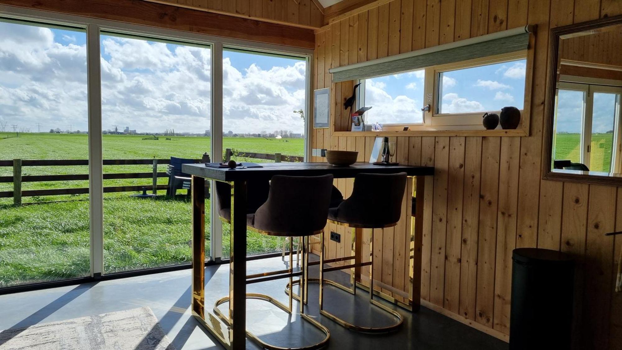Farmers Lodge, A With A Skyline View In Rural Amsterdam