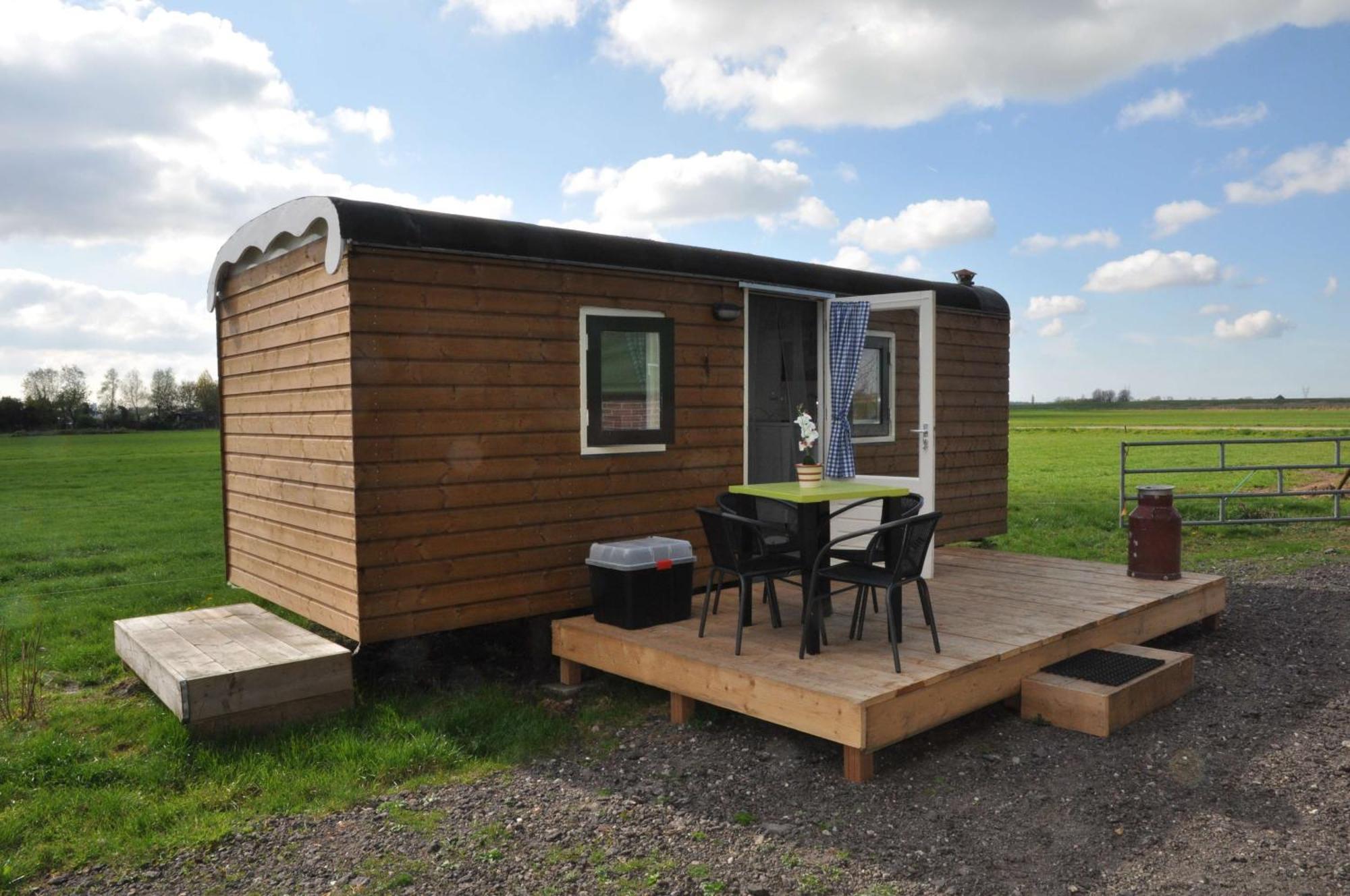 Your Cozy Waggon At The Cows' Paradise Couette-café *