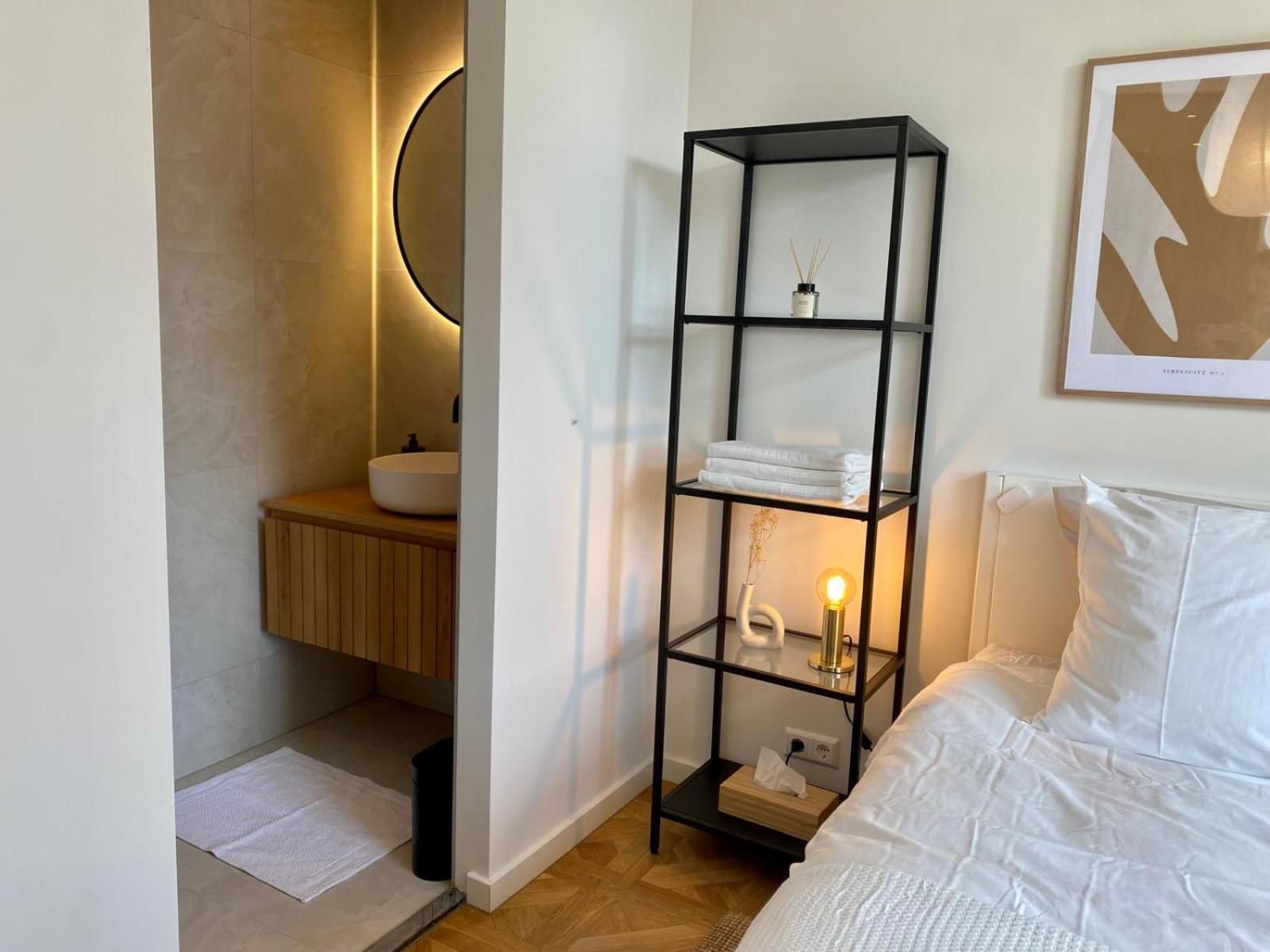 Luxury With Private Bathroom On Great Location. Habitación en casa particular