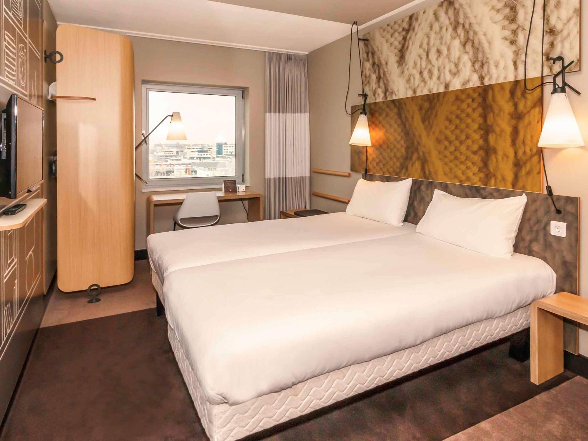 Ibis West 3*