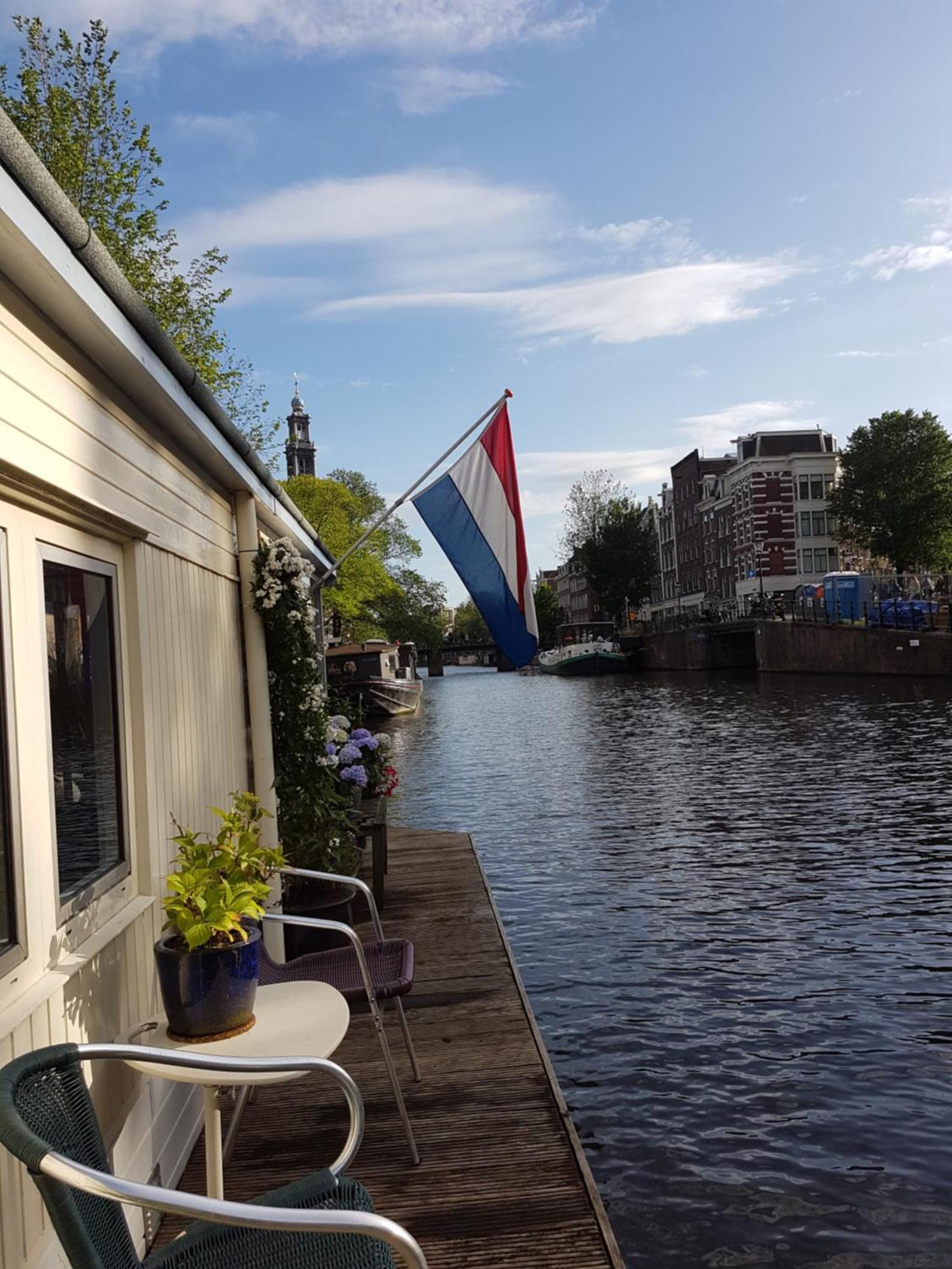 Pantheos Houseboat Hotel en barco *
