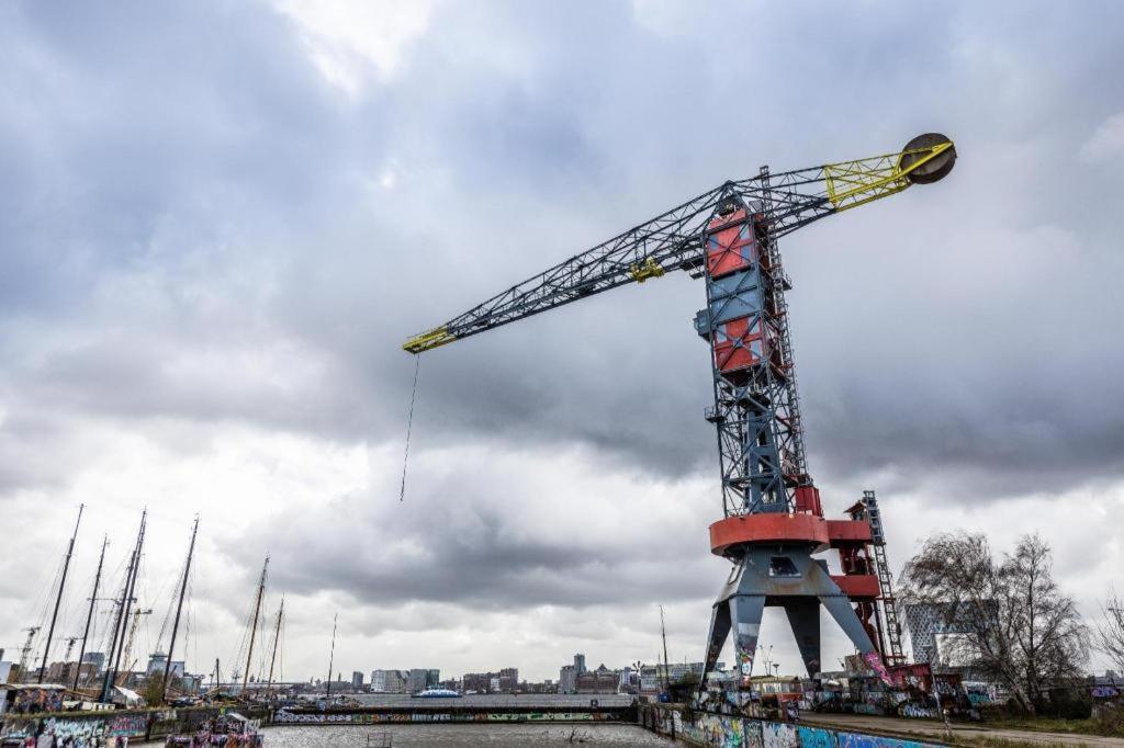 Crane Faralda