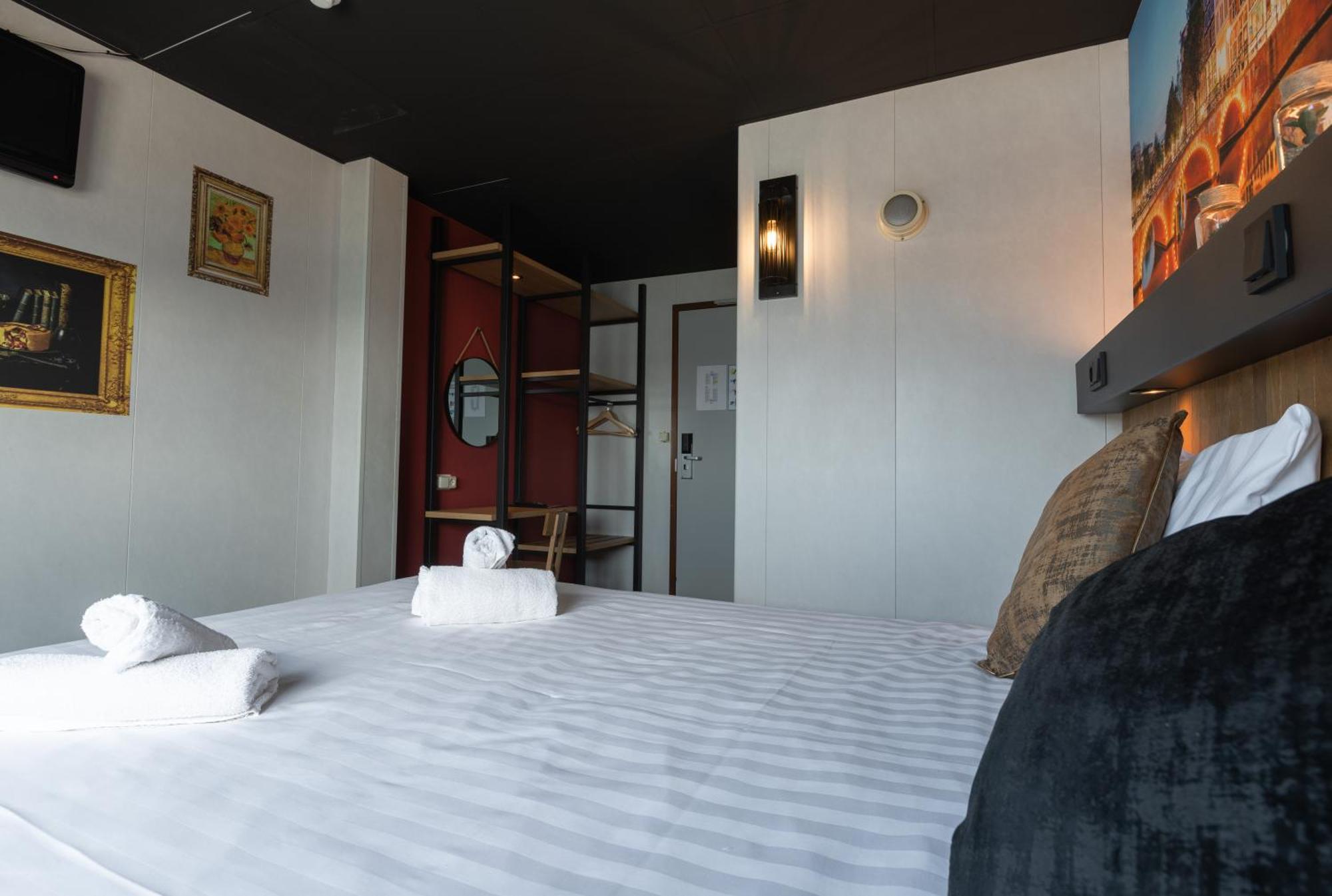 Hotel Botel 3*