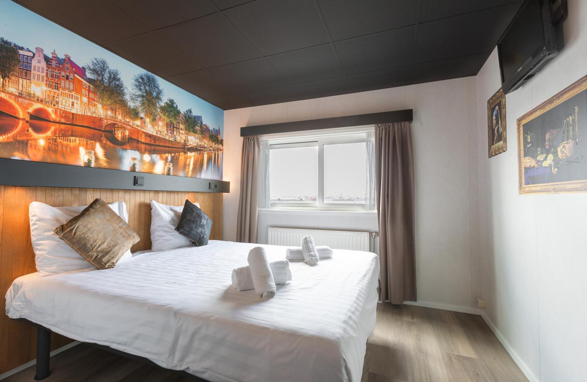 Hotel Botel 3*