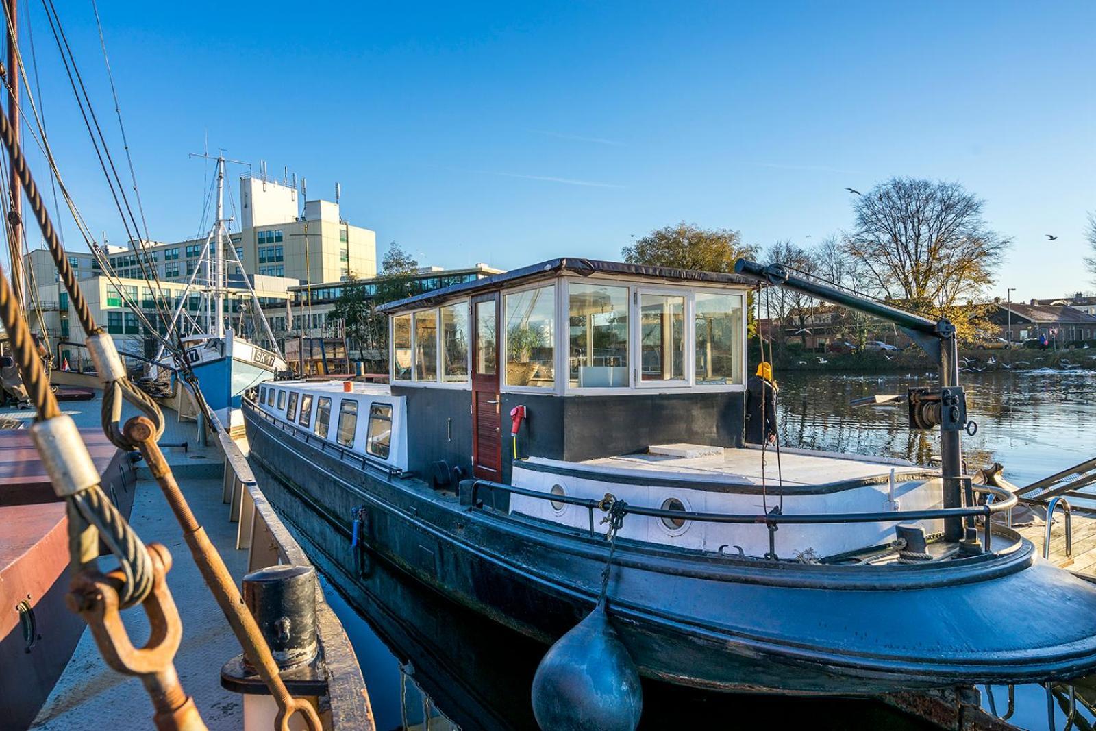 Bateau-hôtel Asile Flottant *