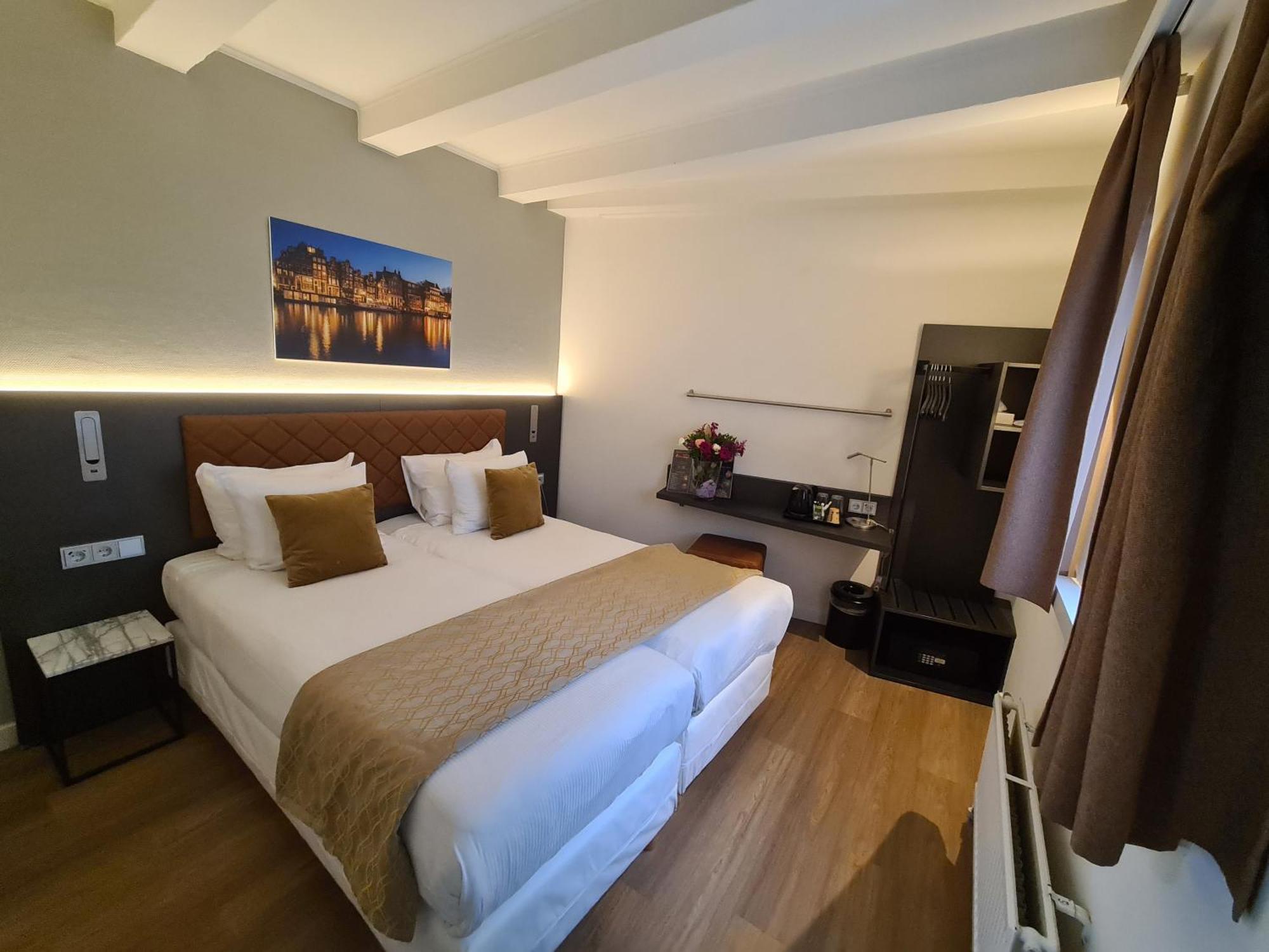 Avenue Hotel