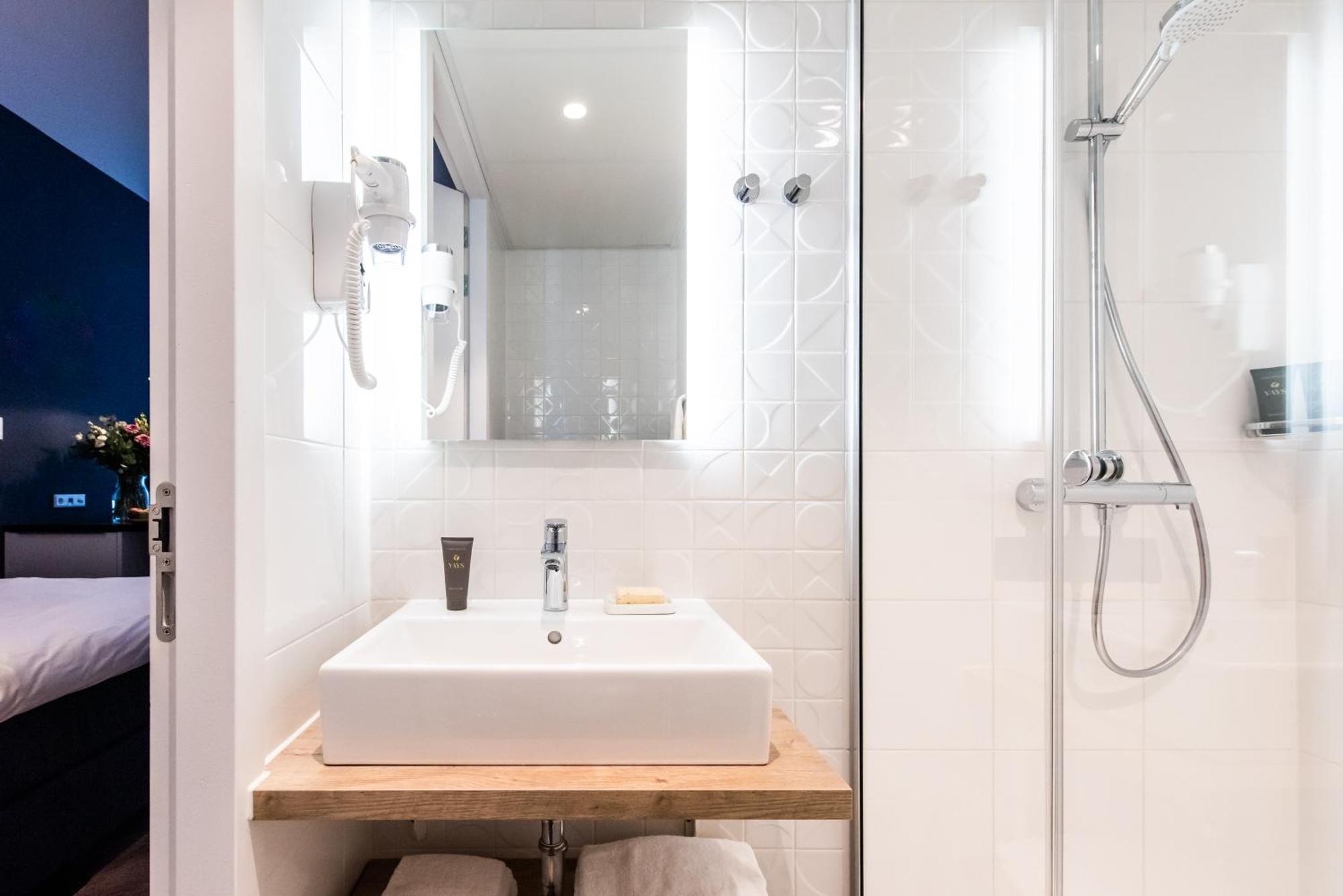 Numa Docklands 4*