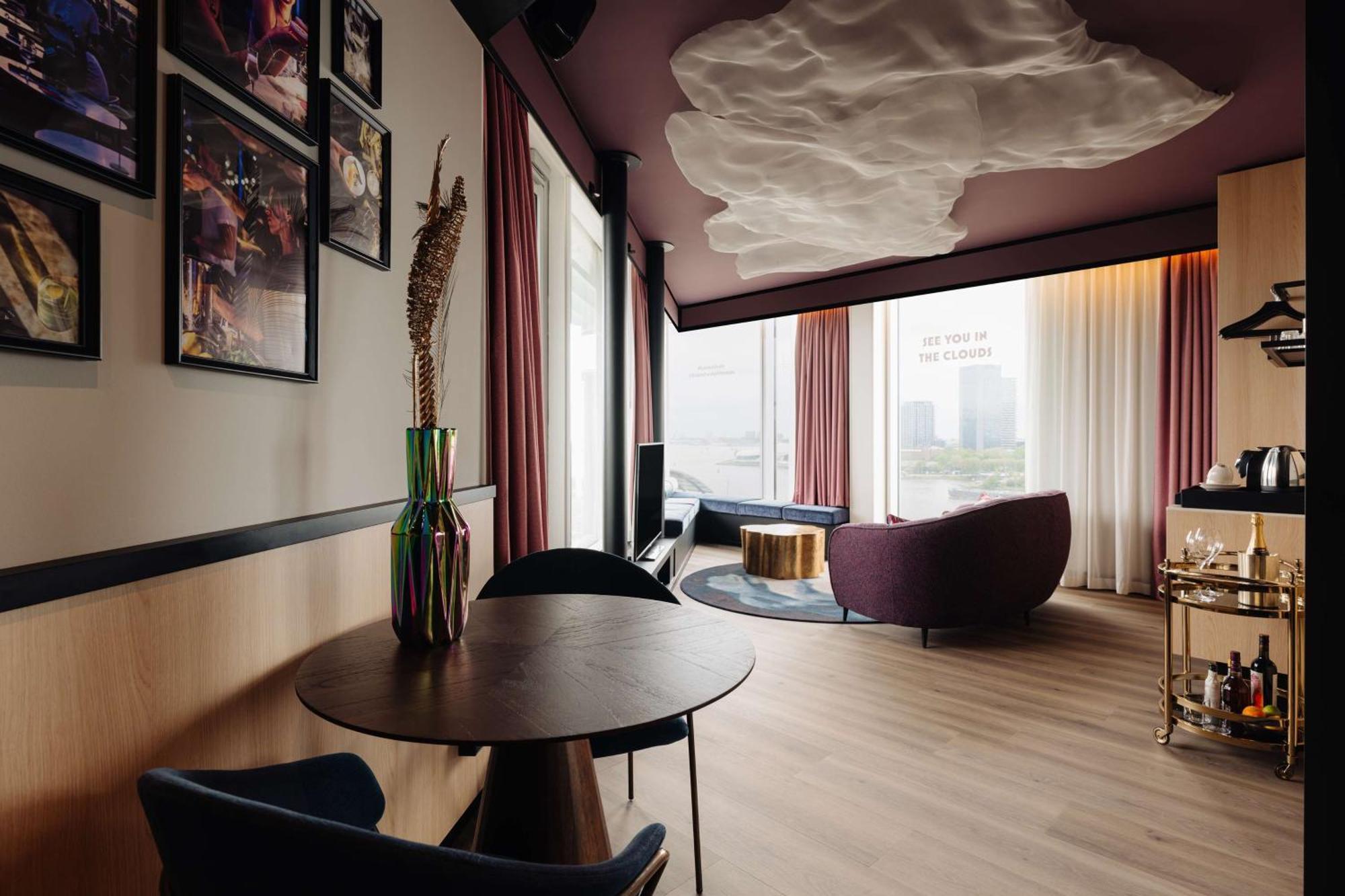 Doubletree By Hilton Station 4*
