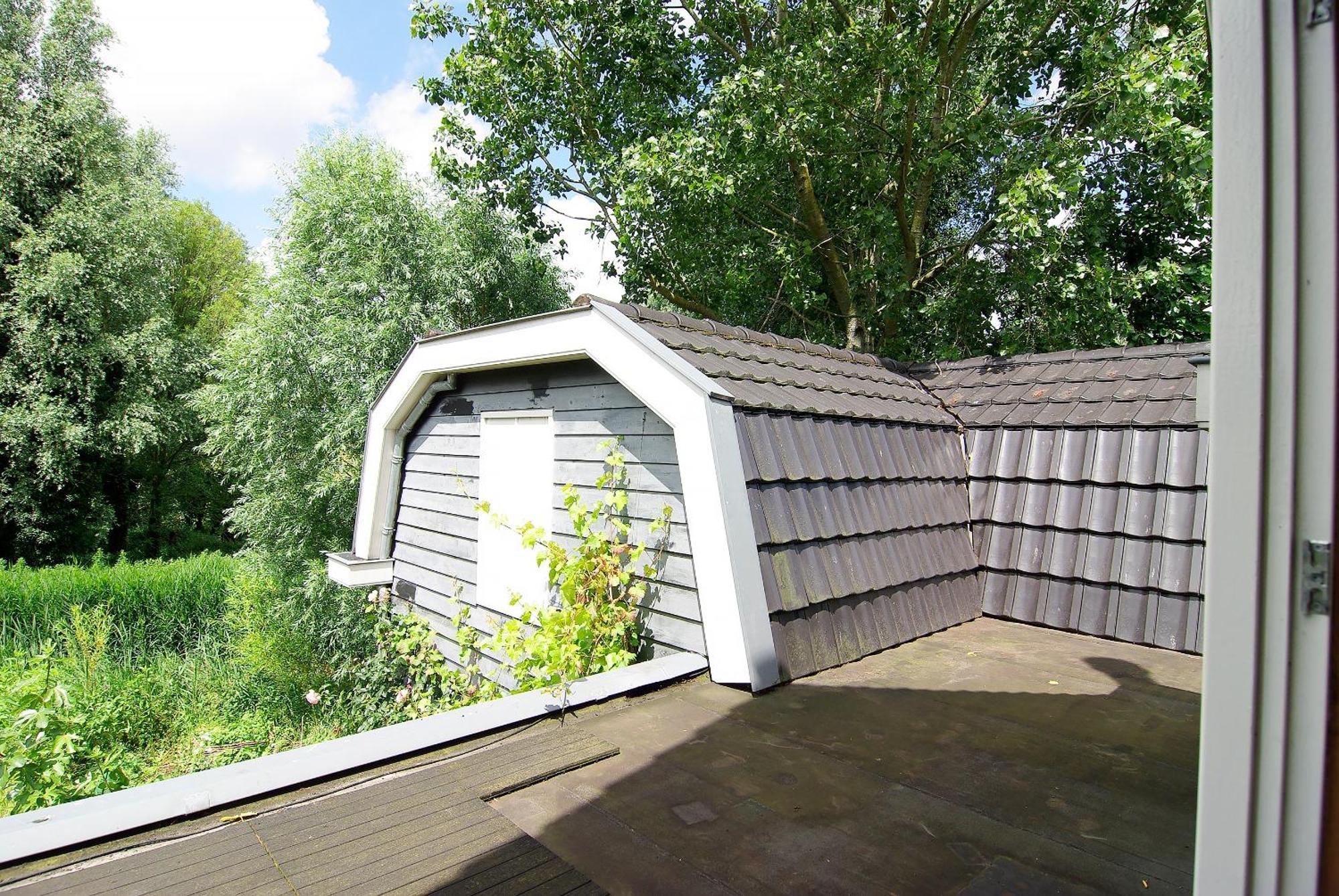Tranquil Wooden House With Free Parking Privat bolig