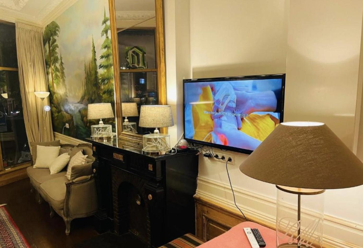 Red Light Chinatown City Centre Bed & Breakfast