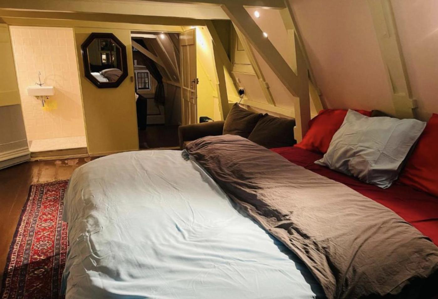 Red Light Chinatown City Centre Bed & Breakfast *