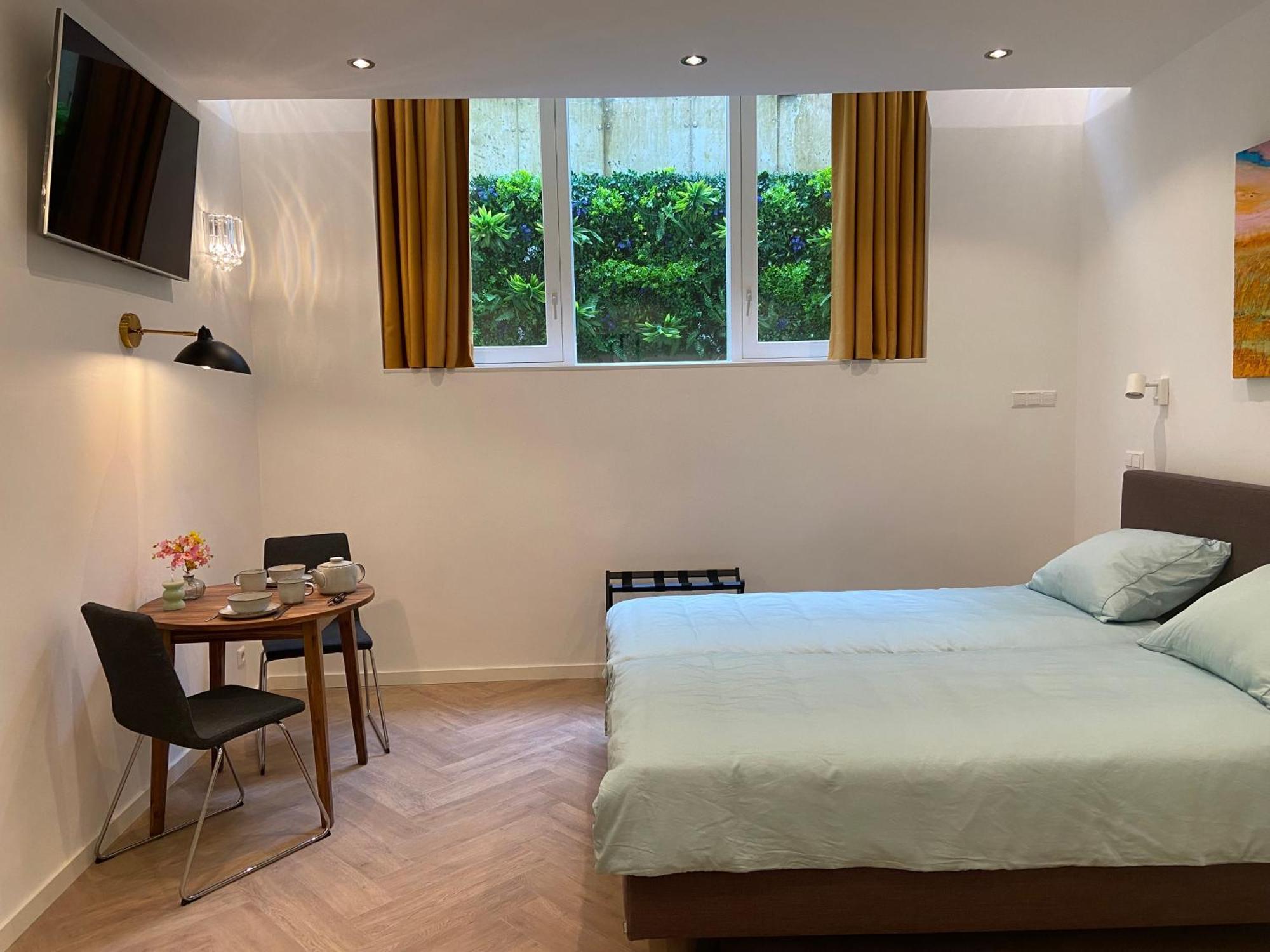 Bed & Breakfast Goodnight Lovely In Centre-private-quiet-luxurious